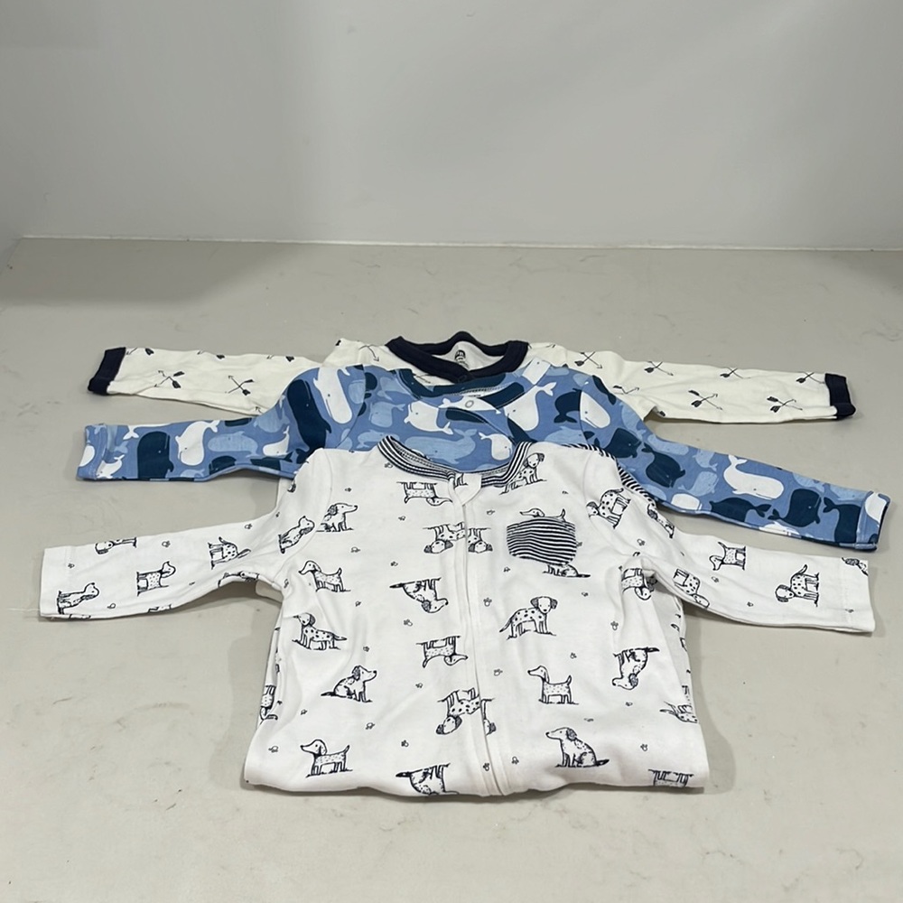 Baby pajamas/onesies - size 6-9 months